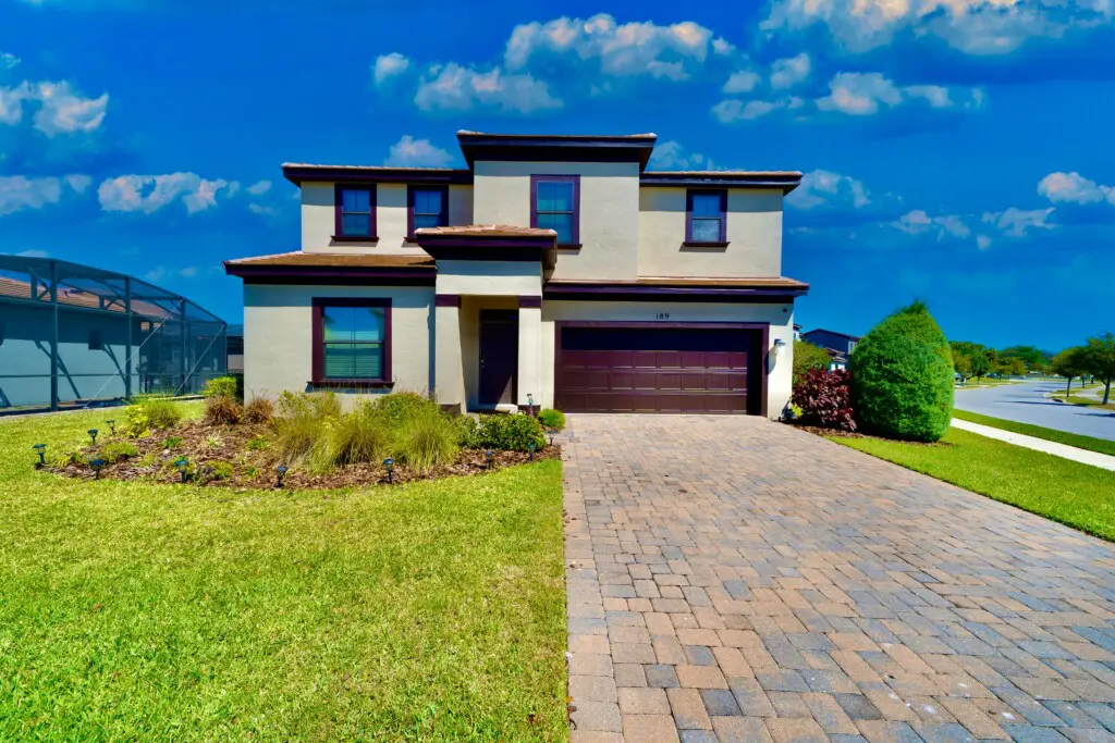 hotels vs vacation rentals near Disney